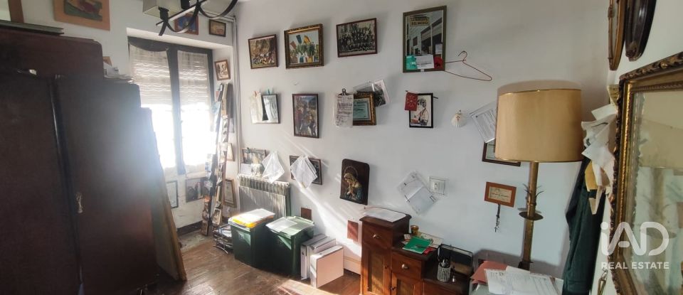 Edificio de 873 m² en Aubert (25537)