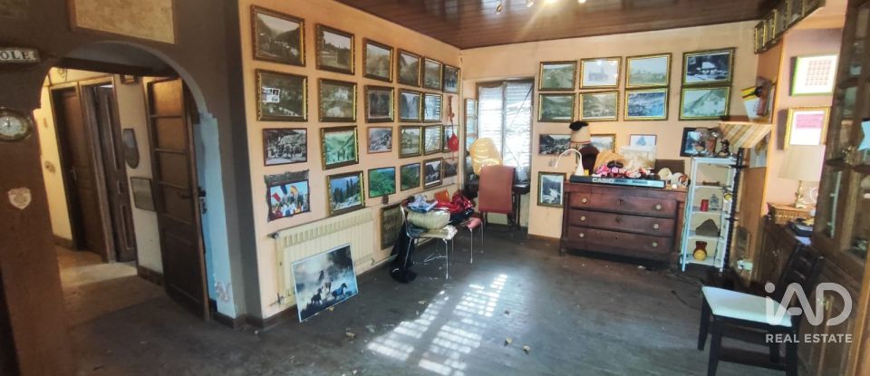 Edificio de 873 m² en Aubert (25537)