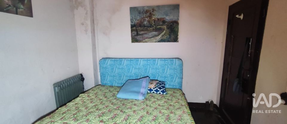 Edificio de 873 m² en Aubert (25537)