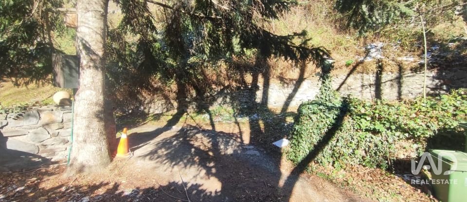 Edificio de 873 m² en Aubert (25537)