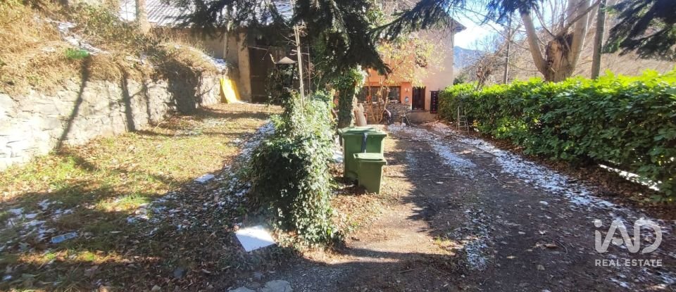 Edificio de 873 m² en Aubert (25537)