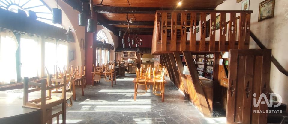 Edificio de 873 m² en Aubert (25537)