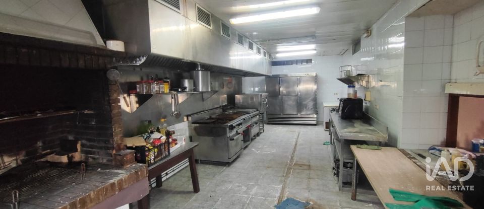 Edificio de 873 m² en Aubert (25537)