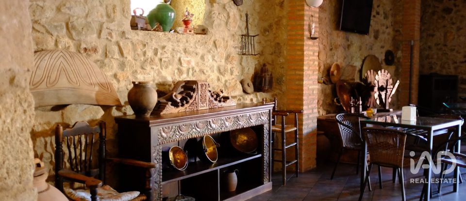 Casa senyorial 4 habitacions de 307 m² a Villamiel (10893)