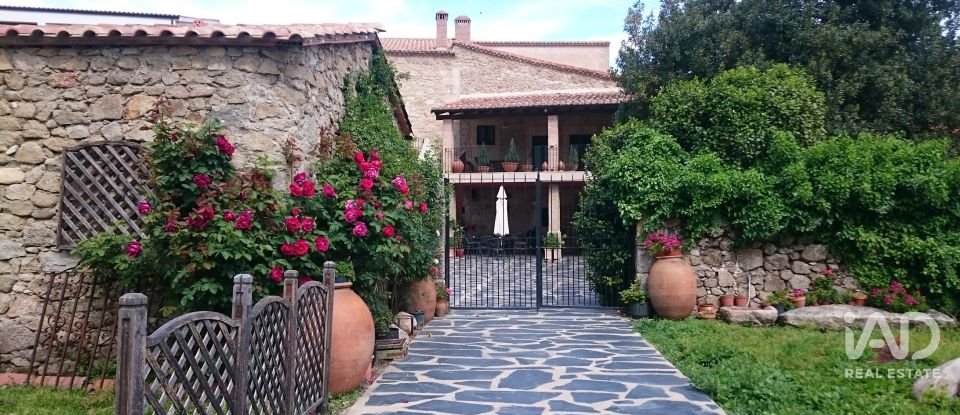 Casa senyorial 4 habitacions de 307 m² a Villamiel (10893)