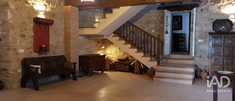 Casa senyorial 4 habitacions de 307 m² a Villamiel (10893)