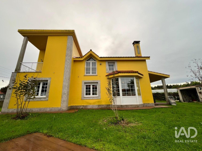 Maison 4 chambres de 250 m² à Lago (15551)