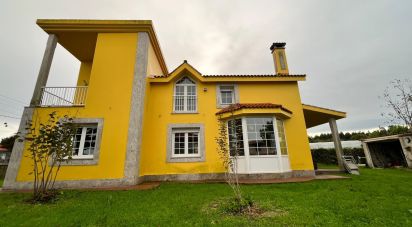 House 4 bedrooms of 250 m² in Lago (15551)