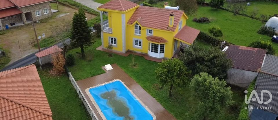 Maison 4 chambres de 250 m² à Lago (15551)