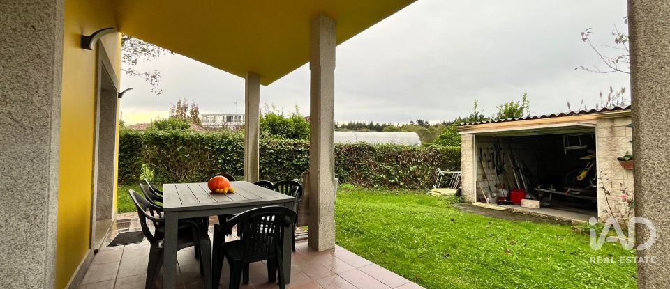 Maison 4 chambres de 250 m² à Lago (15551)