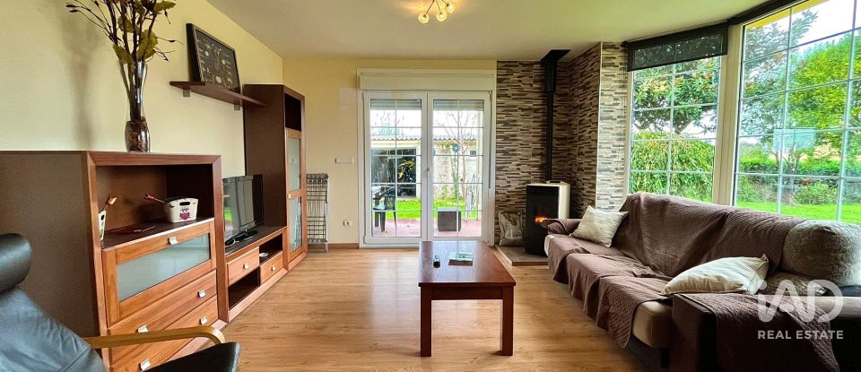 Maison 4 chambres de 250 m² à Lago (15551)