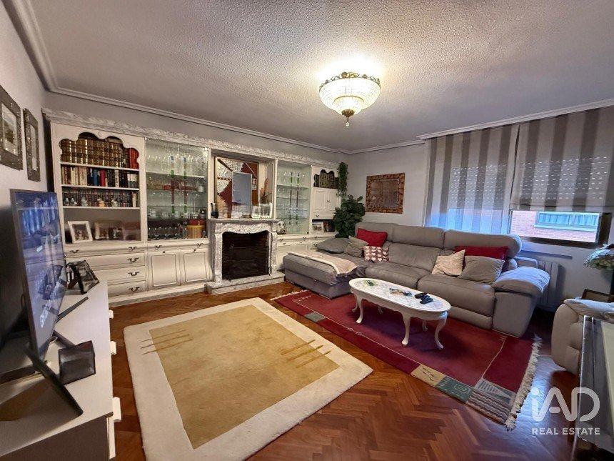 Appartement 3 chambres de 94 m² à León (24002)