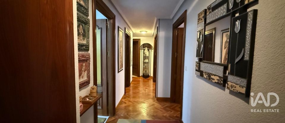 Appartement 3 chambres de 94 m² à León (24002)