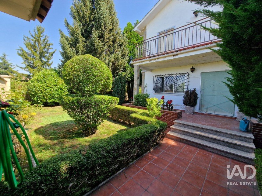 Châlet 4 chambres de 242 m² à Villadangos del Páramo (24392)