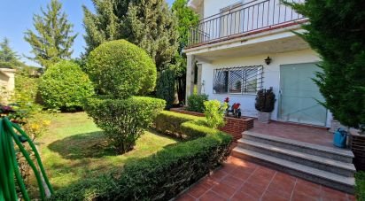 Cottage 4 bedrooms of 242 m² in Villadangos del Páramo (24392)