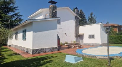 Cottage 4 bedrooms of 242 m² in Villadangos del Páramo (24392)