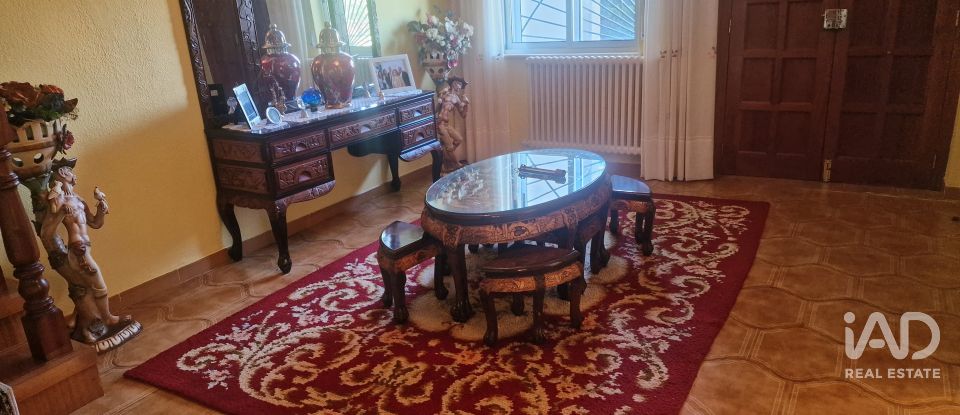 Châlet 4 chambres de 242 m² à Villadangos del Páramo (24392)