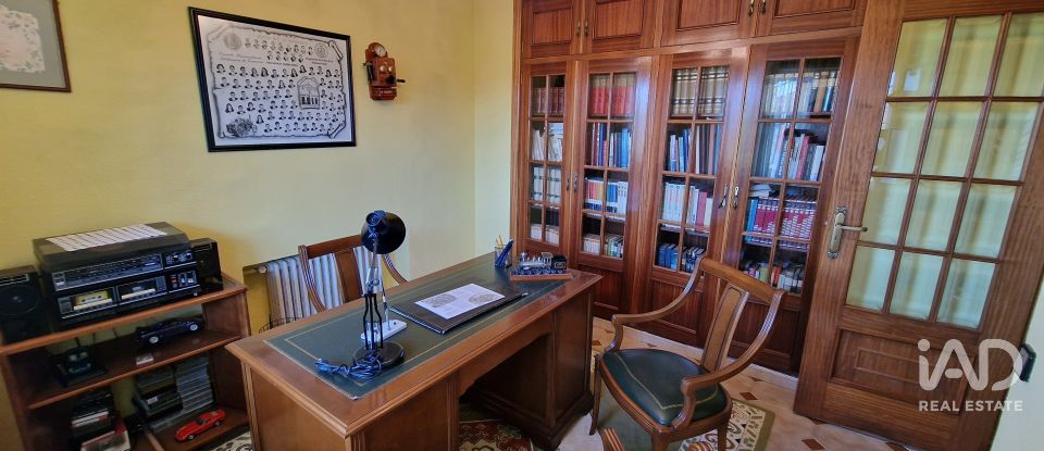 Châlet 4 chambres de 242 m² à Villadangos del Páramo (24392)