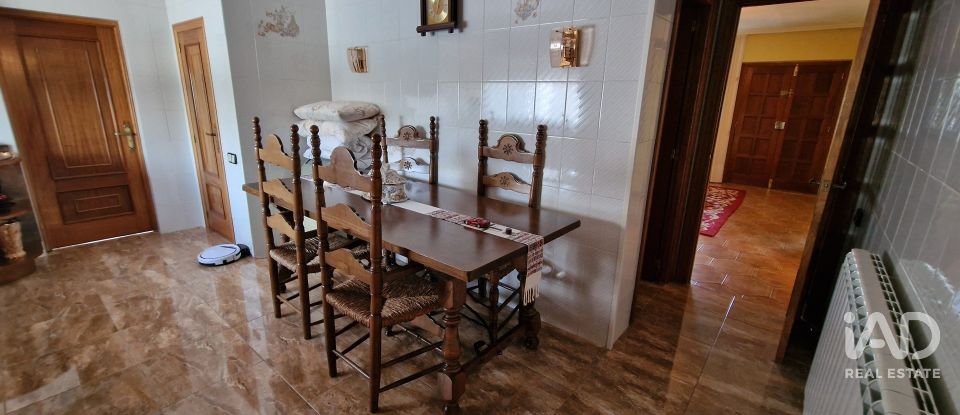 Châlet 4 chambres de 242 m² à Villadangos del Páramo (24392)