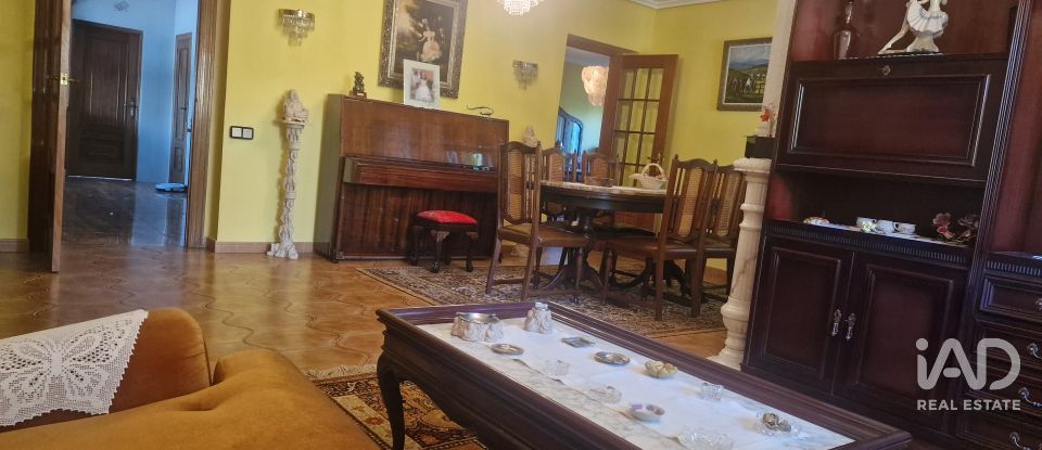 Châlet 4 chambres de 242 m² à Villadangos del Páramo (24392)