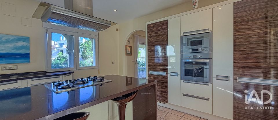 Casa 3 habitacions de 279 m² a Dénia (03700)