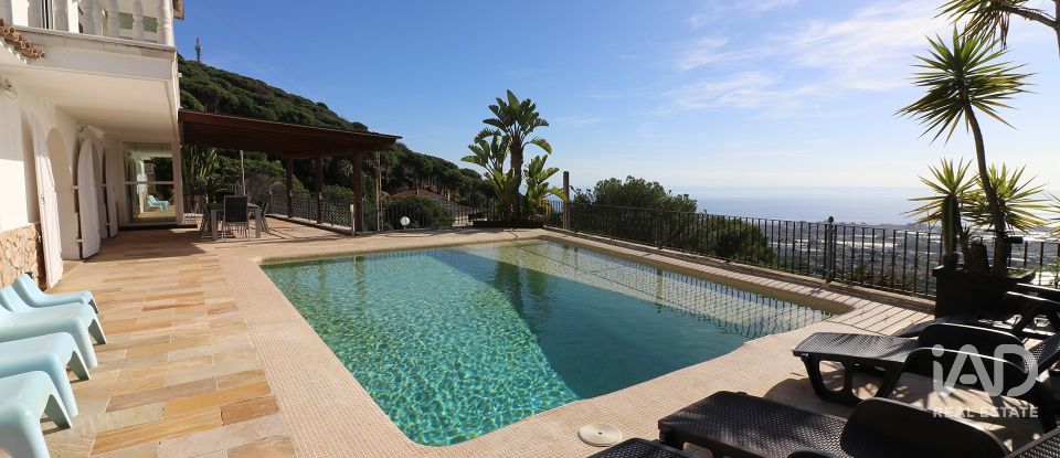 Casa 6 habitaciones de 292 m² en Cabrils (08348)