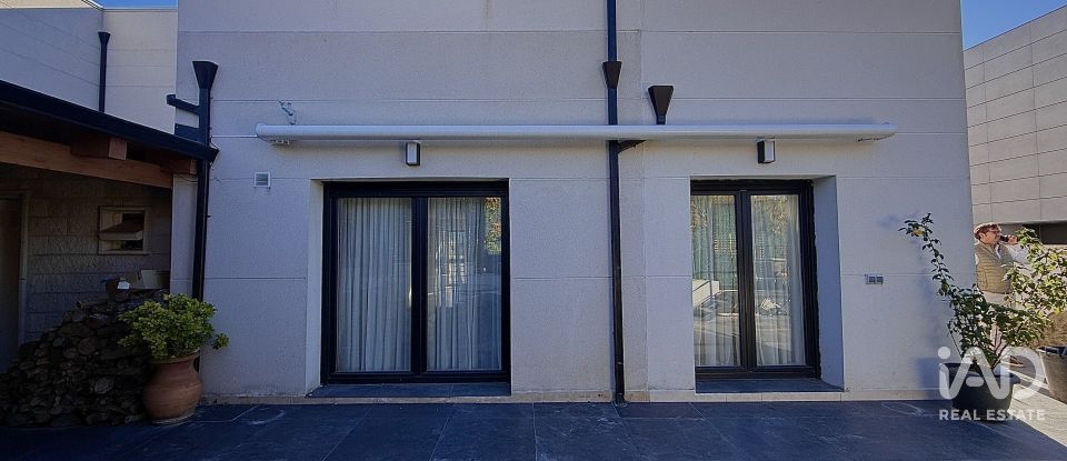 Casa 5 habitacions de 197 m² a Villalbilla (28810)