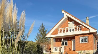 House 4 bedrooms of 226 m² in Villaquilambre (24193)