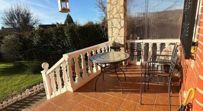 House 4 bedrooms of 226 m² in Villaquilambre (24193)