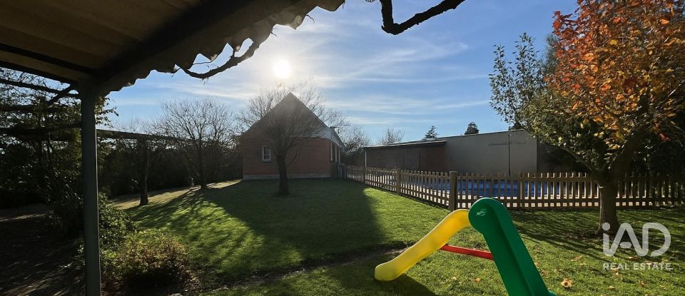 House 4 bedrooms of 226 m² in Villaquilambre (24193)