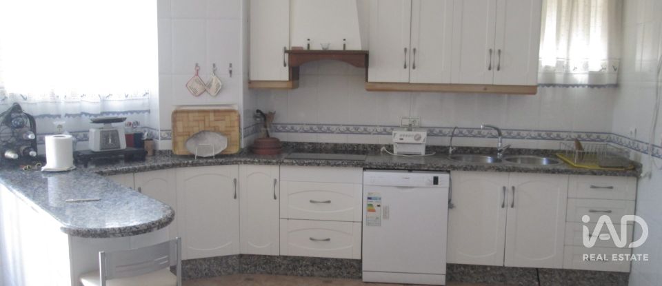 House/villa 6 bedrooms of 220 m² in Baena (14850)