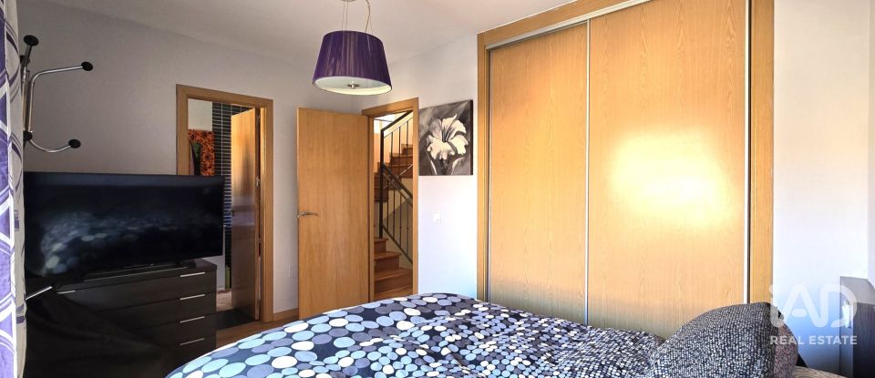 Casa 4 habitacions de 245 m² a Pioz (19162)