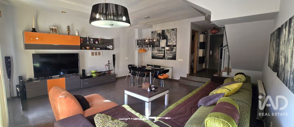 Casa 4 habitacions de 245 m² a Pioz (19162)