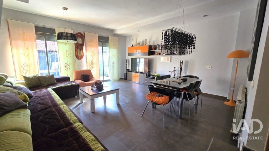 Casa 4 habitacions de 245 m² a Pioz (19162)