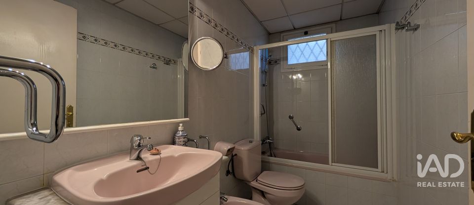 Pis 4 habitacions de 125 m² a Barcelona (08032)