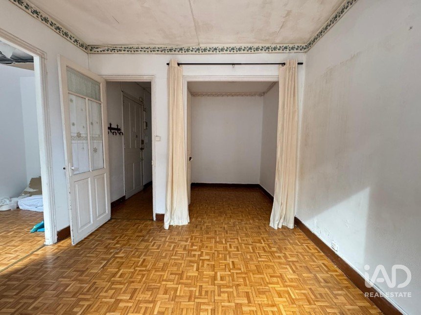 Apartment 3 bedrooms of 63 m² in A Coruña (15005)