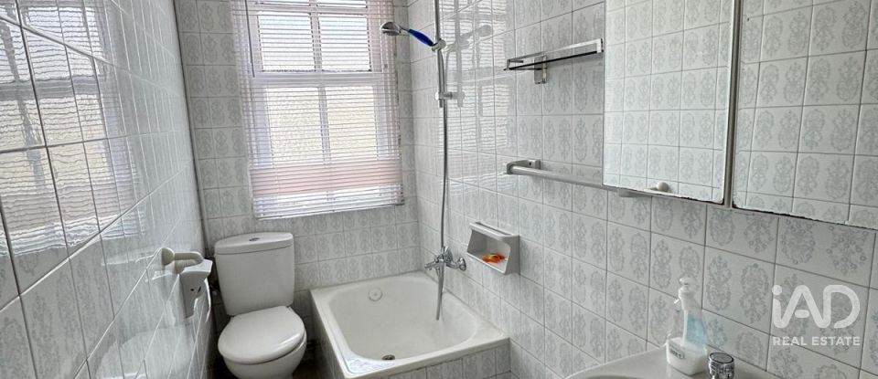 Apartment 3 bedrooms of 63 m² in A Coruña (15005)