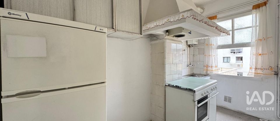 Apartment 3 bedrooms of 63 m² in A Coruña (15005)