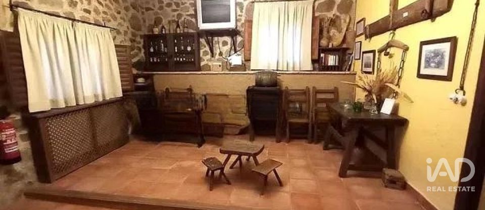 Gîte 10 chambres de 475 m² à Los Navalucillos (45130)