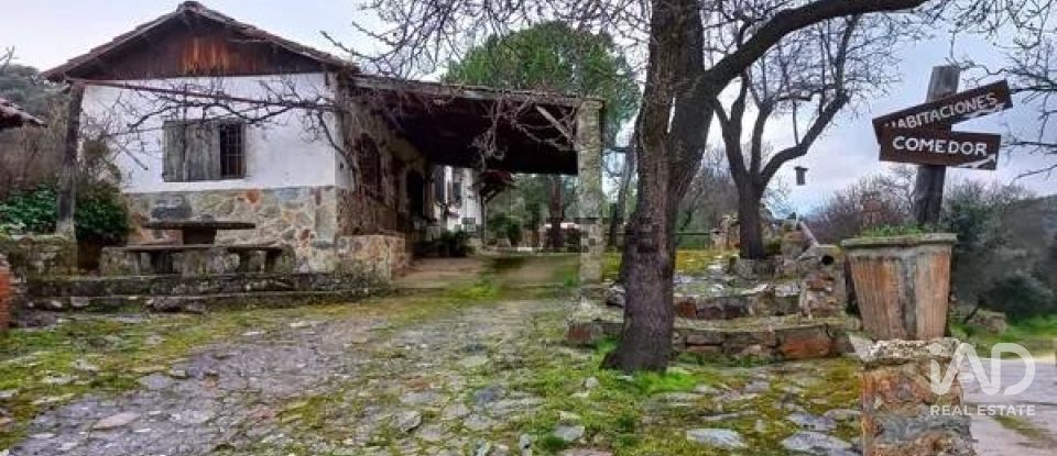 Gîte 10 chambres de 475 m² à Los Navalucillos (45130)