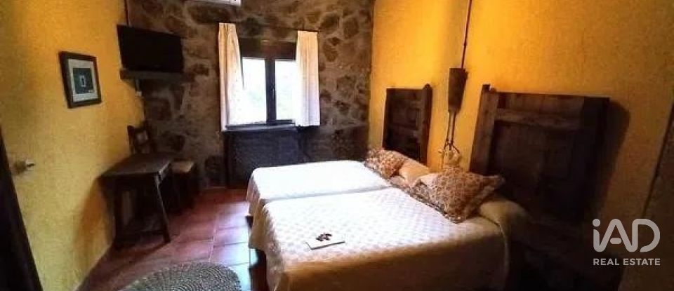 Gîte 10 chambres de 475 m² à Los Navalucillos (45130)