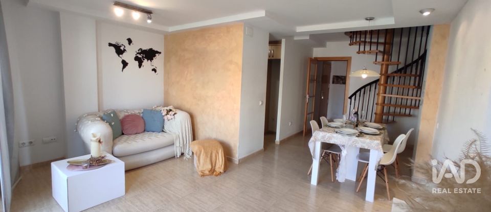 Dúplex 2 habitacions de 111 m² a Terrassa (08227)