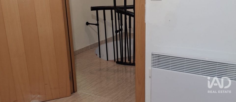 Dúplex 2 habitacions de 111 m² a Terrassa (08227)