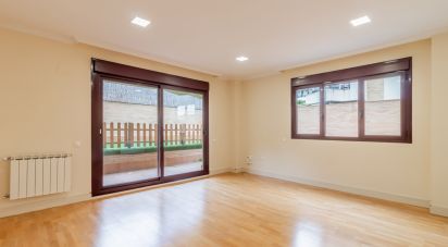 Duplex 3 bedrooms of 130 m² in Club Encinas (28669)