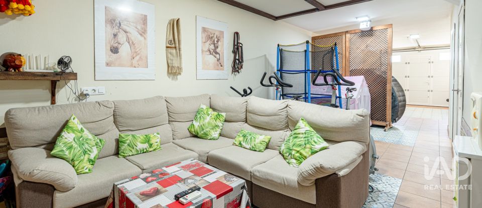 Casa 3 habitaciones de 190 m² en Moguer (21800)