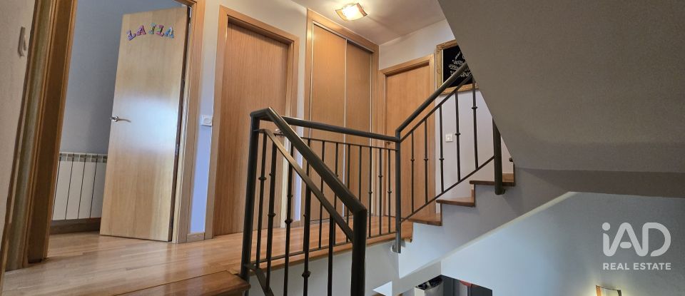 Casa 4 habitacions de 245 m² a Pioz (19162)