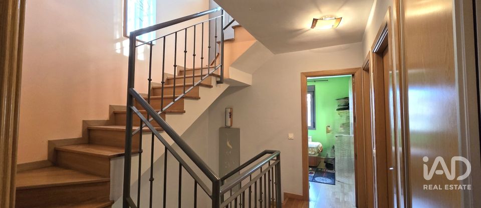 Casa 4 habitacions de 245 m² a Pioz (19162)