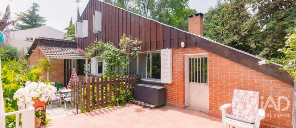 Cottage 5 bedrooms of 250 m² in Club Encinas (28669)