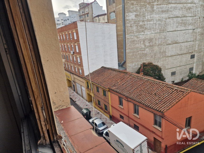 Appartement 3 chambres de 83 m² à León (24004)