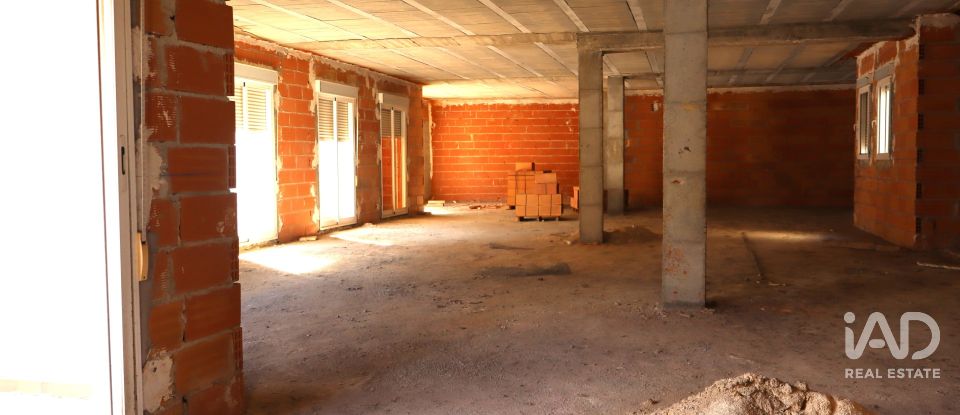 Edificio de 1.375 m² en Pego (03780)